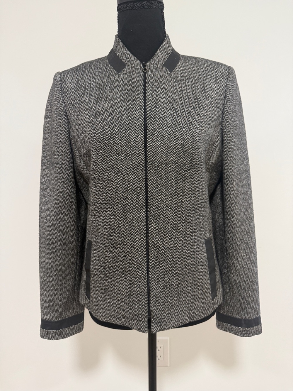 Albert Nipon Vintage 100% Wool Herringbone Blazer Jacket Sz 4 Leather Trim Suit